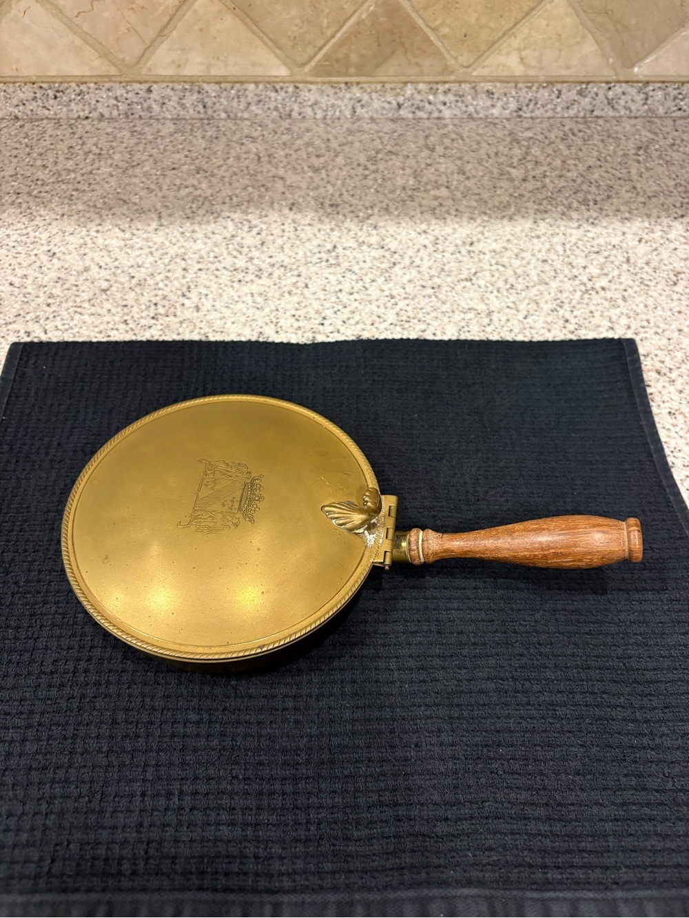 Antique-Style Brass Bed Warmer with Wooden Handle - Gold Finish